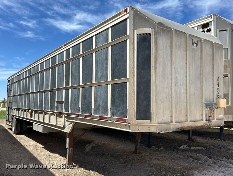 image for item EQ4704 2007 Barrett livestock trailer