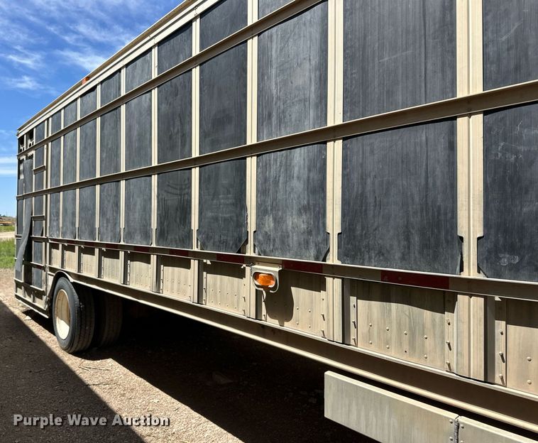 image for item EQ4704 2007 Barrett livestock trailer