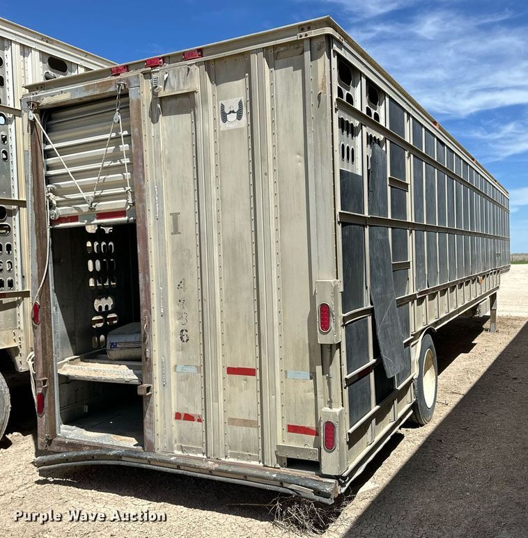 image for item EQ4704 2007 Barrett livestock trailer
