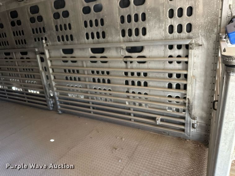 image for item EQ4704 2007 Barrett livestock trailer