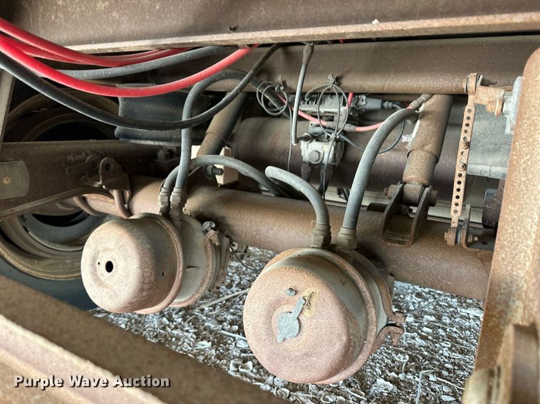 image for item EQ4704 2007 Barrett livestock trailer