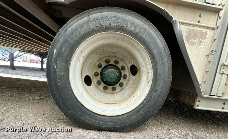 image for item EQ4704 2007 Barrett livestock trailer