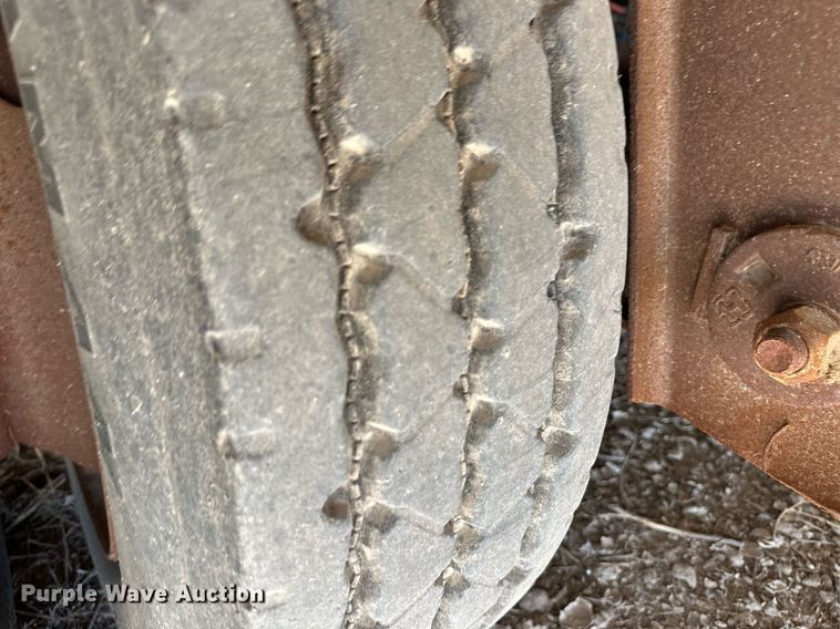 image for item EQ4704 2007 Barrett livestock trailer