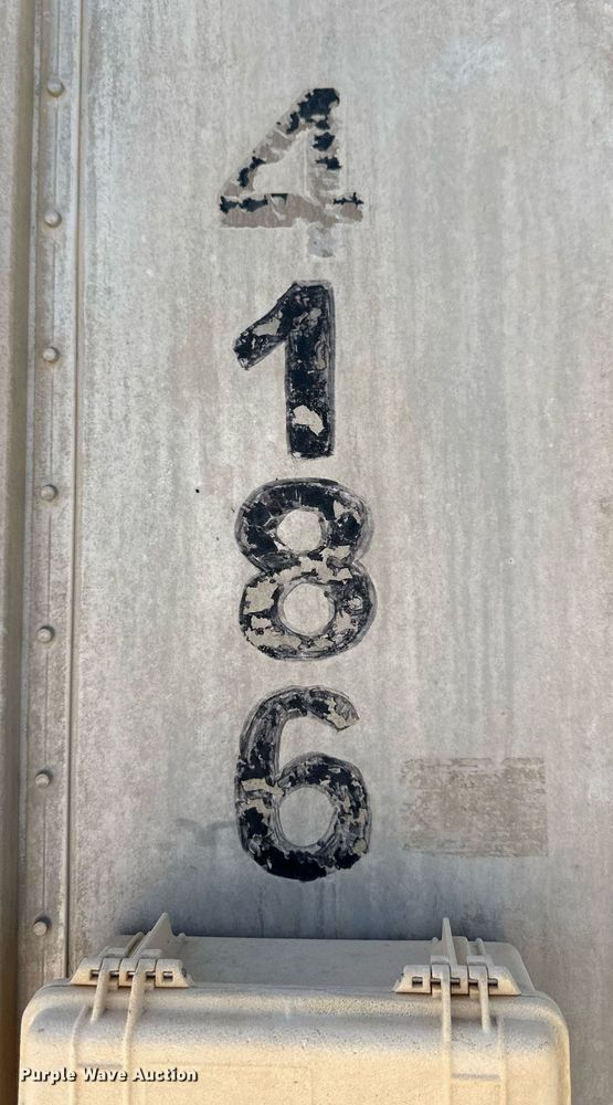 image for item EQ4704 2007 Barrett livestock trailer