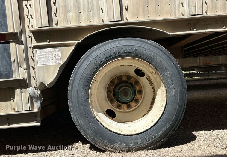 image for item EQ4704 2007 Barrett livestock trailer