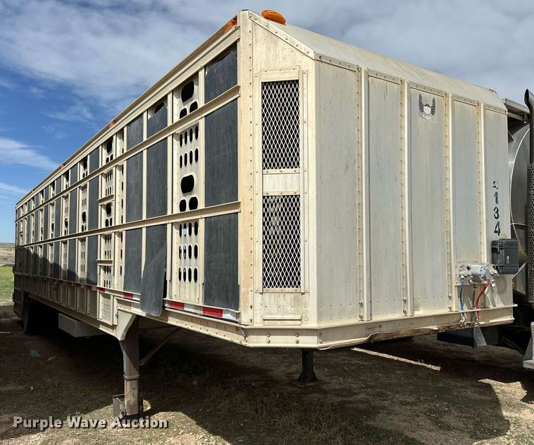 image for item EQ4705 2007 Barrett livestock trailer