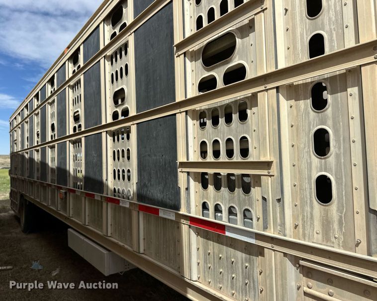 image for item EQ4705 2007 Barrett livestock trailer