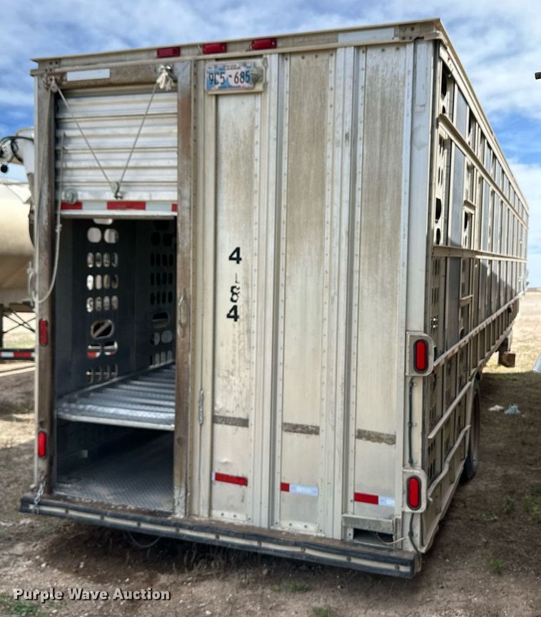 image for item EQ4705 2007 Barrett livestock trailer