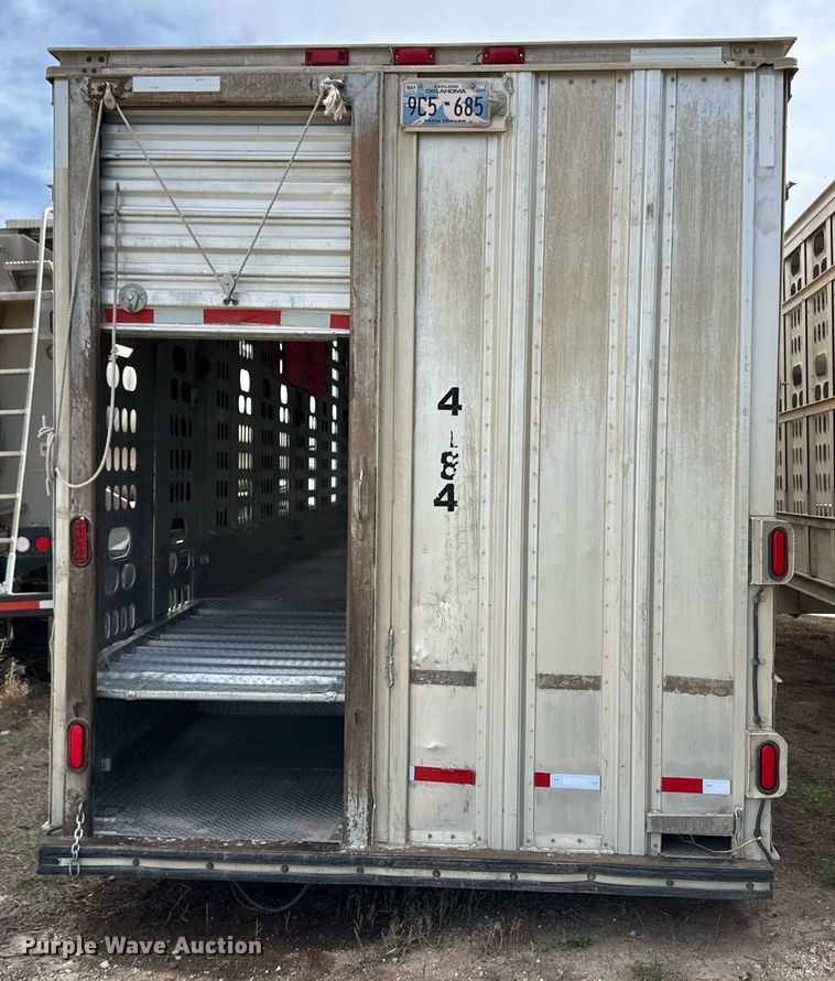 image for item EQ4705 2007 Barrett livestock trailer