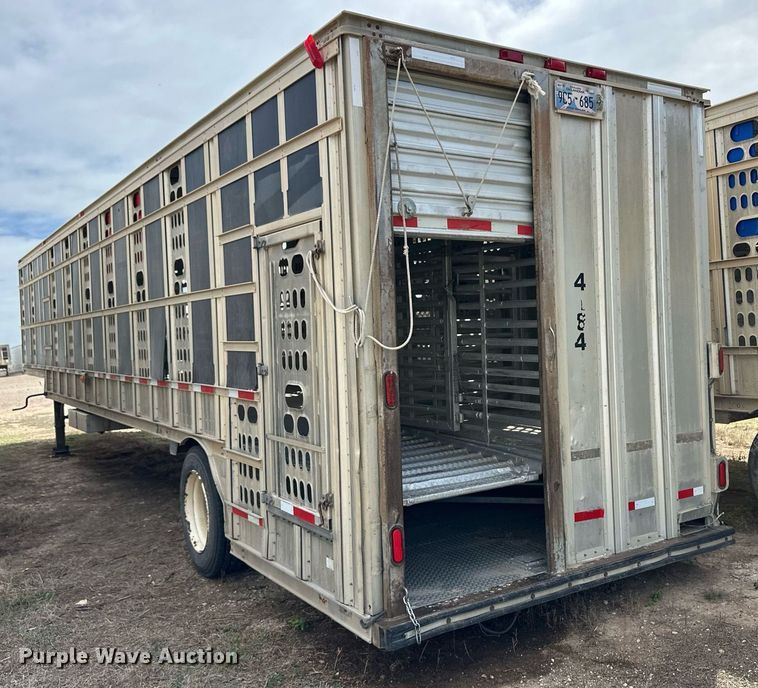 image for item EQ4705 2007 Barrett livestock trailer