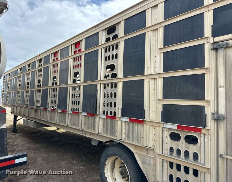 image for item EQ4705 2007 Barrett livestock trailer