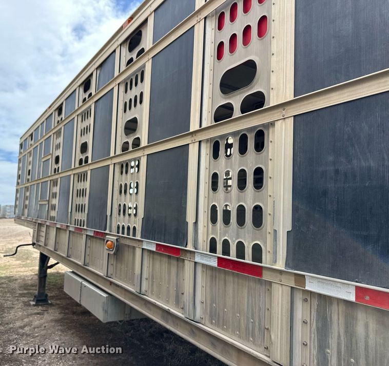 image for item EQ4705 2007 Barrett livestock trailer