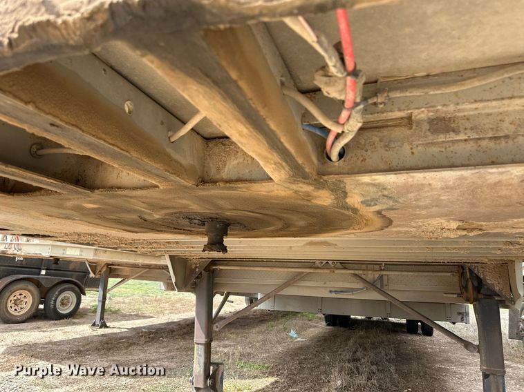 image for item EQ4705 2007 Barrett livestock trailer