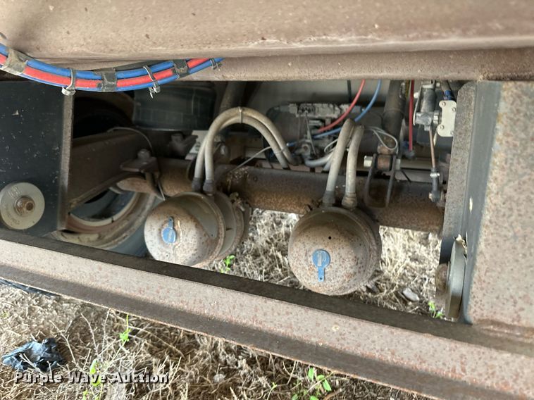 image for item EQ4705 2007 Barrett livestock trailer