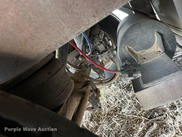 image for item EQ4705 2007 Barrett livestock trailer