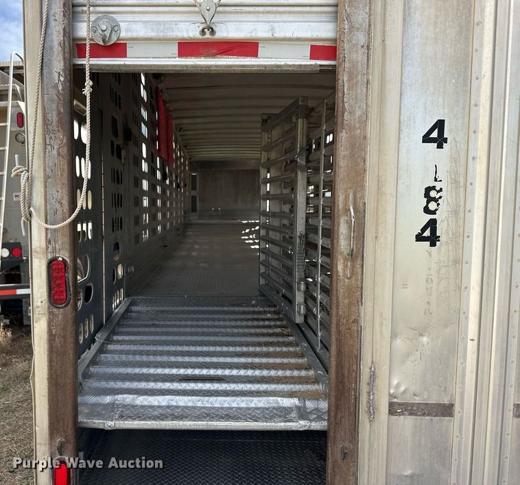 image for item EQ4705 2007 Barrett livestock trailer