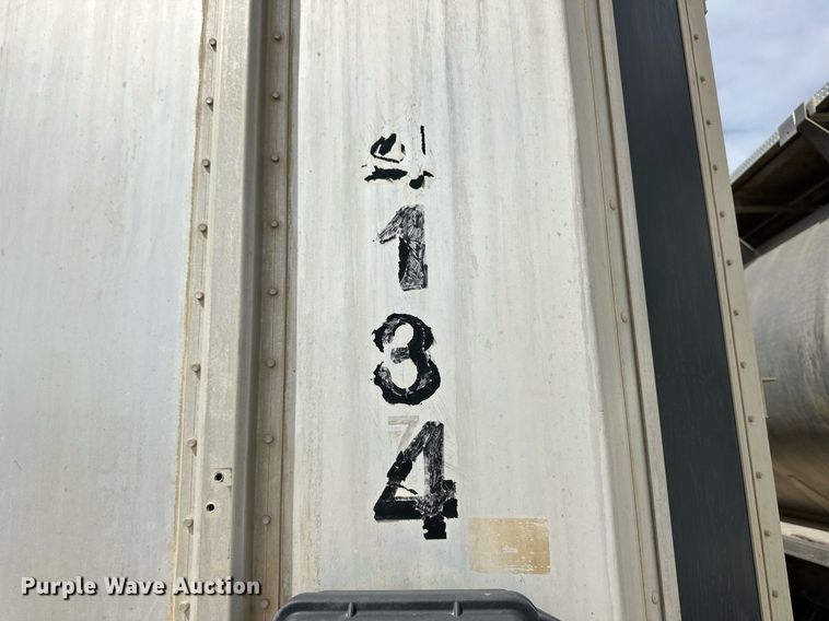 image for item EQ4705 2007 Barrett livestock trailer