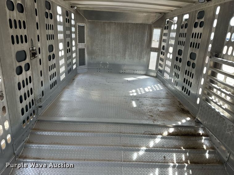 image for item EQ4705 2007 Barrett livestock trailer