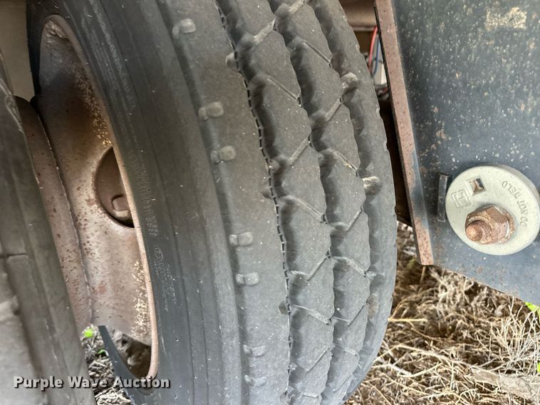 image for item EQ4705 2007 Barrett livestock trailer