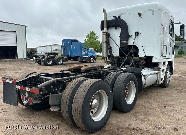 image for item EQ4710 2007 Freightliner Argosy semi truck