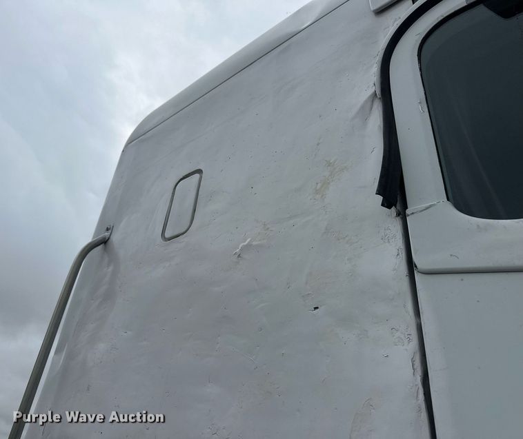 image for item EQ4710 2007 Freightliner Argosy semi truck