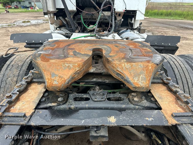 image for item EQ4710 2007 Freightliner Argosy semi truck