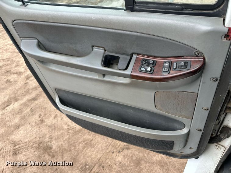 image for item EQ4710 2007 Freightliner Argosy semi truck