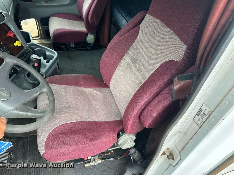 image for item EQ4710 2007 Freightliner Argosy semi truck