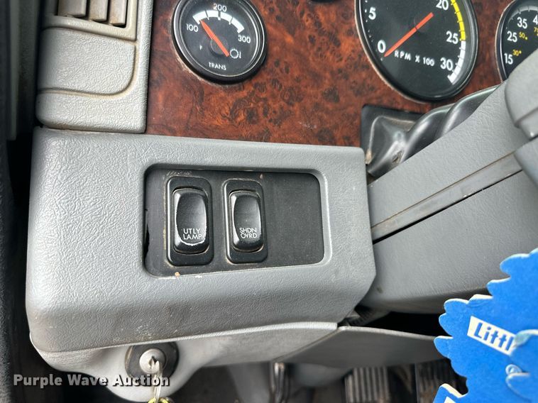 image for item EQ4710 2007 Freightliner Argosy semi truck