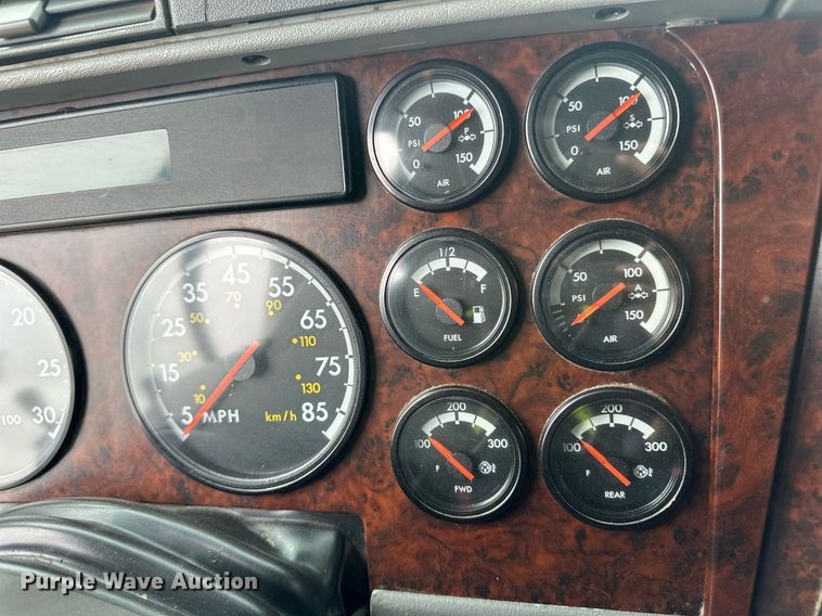 image for item EQ4710 2007 Freightliner Argosy semi truck