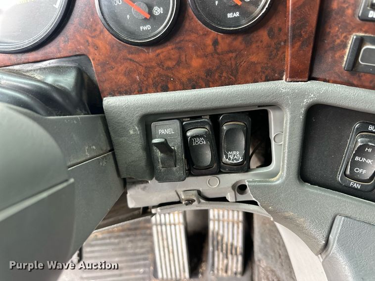 image for item EQ4710 2007 Freightliner Argosy semi truck