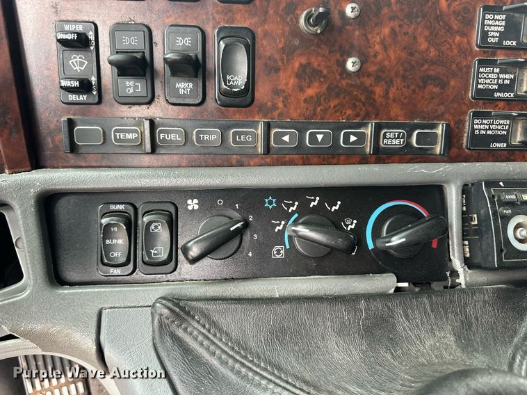 image for item EQ4710 2007 Freightliner Argosy semi truck