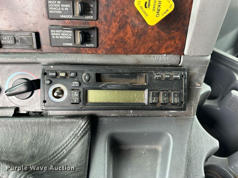 image for item EQ4710 2007 Freightliner Argosy semi truck