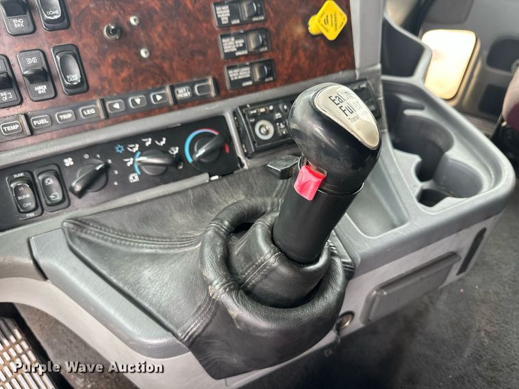 image for item EQ4710 2007 Freightliner Argosy semi truck