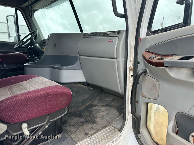 image for item EQ4710 2007 Freightliner Argosy semi truck