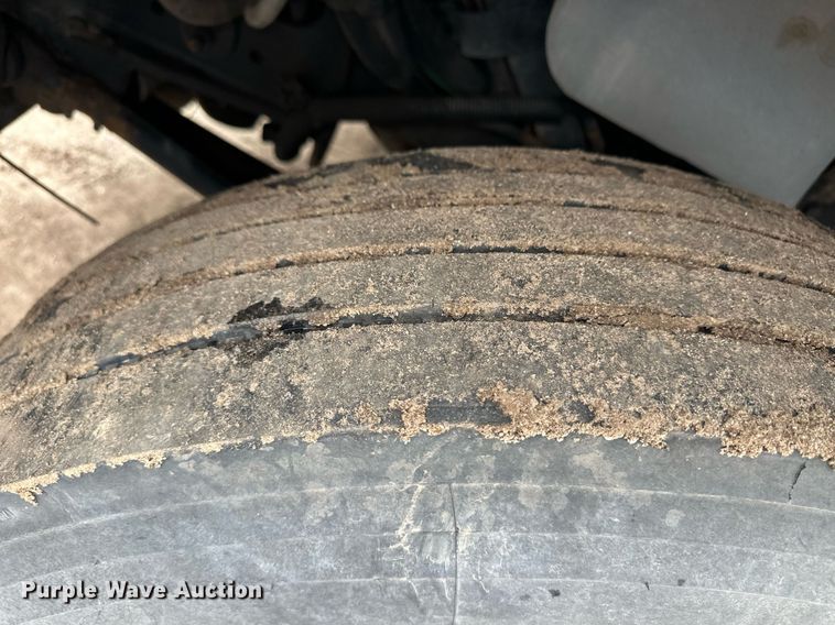 image for item EQ4710 2007 Freightliner Argosy semi truck