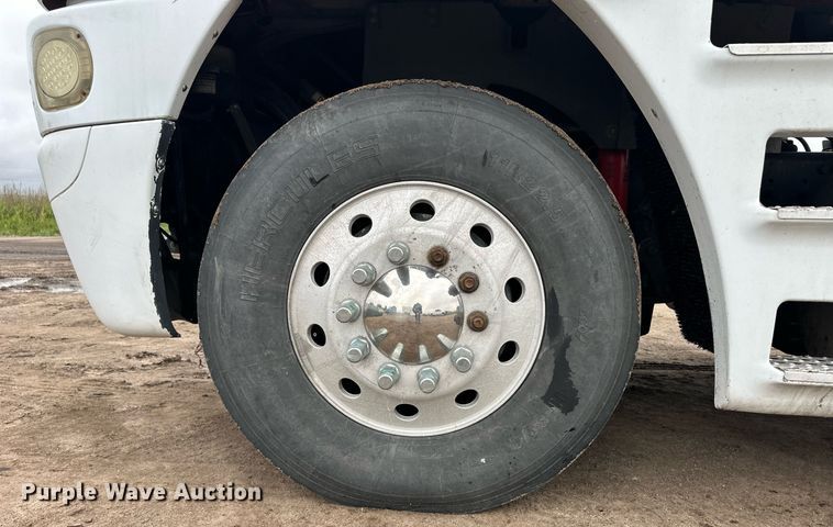 image for item EQ4710 2007 Freightliner Argosy semi truck