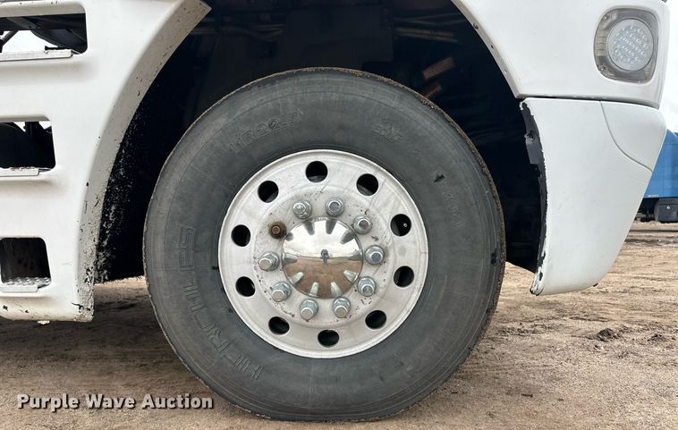 image for item EQ4710 2007 Freightliner Argosy semi truck