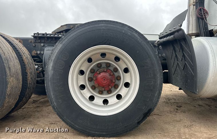 image for item EQ4710 2007 Freightliner Argosy semi truck