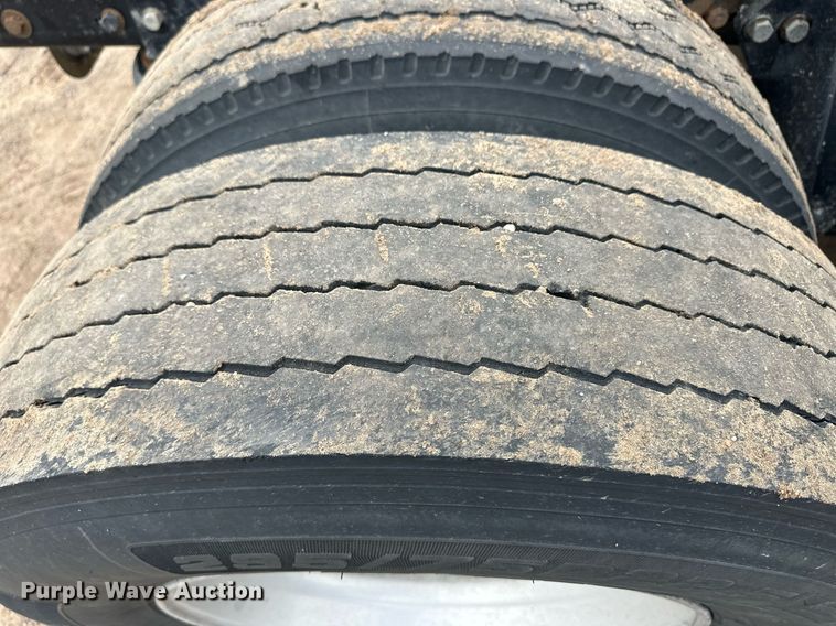 image for item EQ4710 2007 Freightliner Argosy semi truck