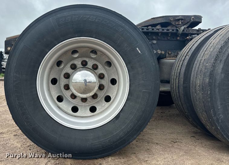 image for item EQ4710 2007 Freightliner Argosy semi truck