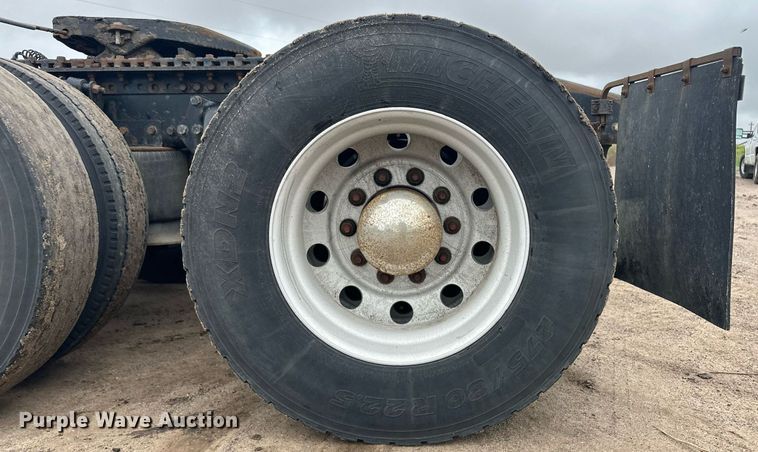 image for item EQ4710 2007 Freightliner Argosy semi truck