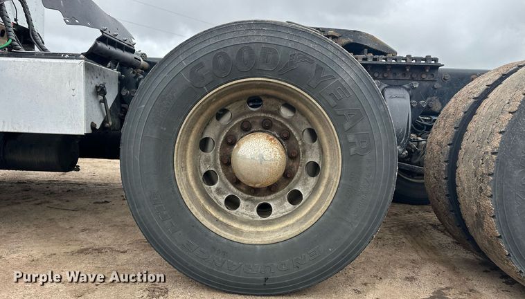 image for item EQ4710 2007 Freightliner Argosy semi truck