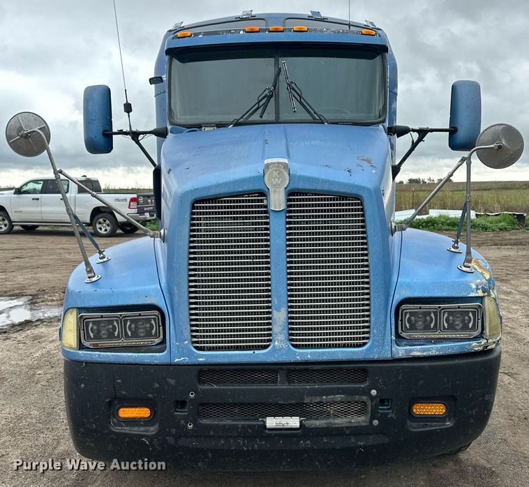 image for item EQ4711 1997 Kenworth T600 semi truck