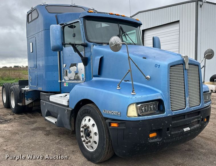 image for item EQ4711 1997 Kenworth T600 semi truck