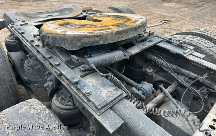 image for item EQ4711 1997 Kenworth T600 semi truck