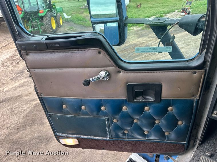 image for item EQ4711 1997 Kenworth T600 semi truck