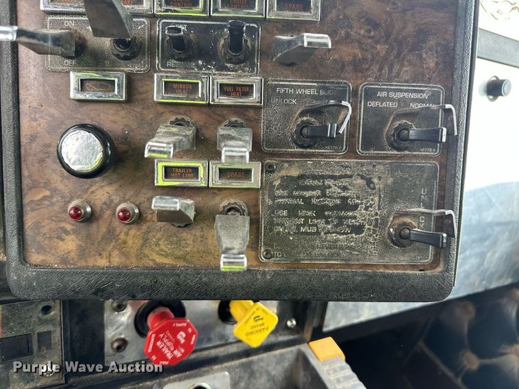 image for item EQ4711 1997 Kenworth T600 semi truck