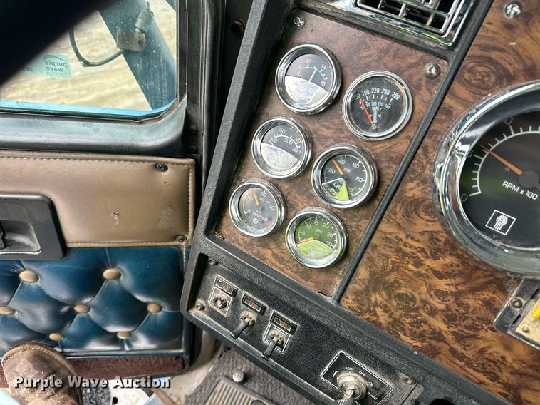 image for item EQ4711 1997 Kenworth T600 semi truck