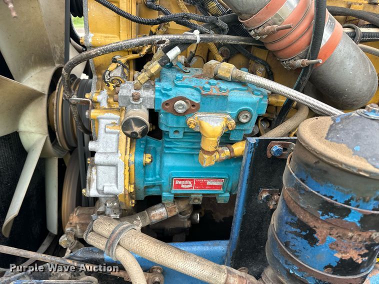 image for item EQ4711 1997 Kenworth T600 semi truck